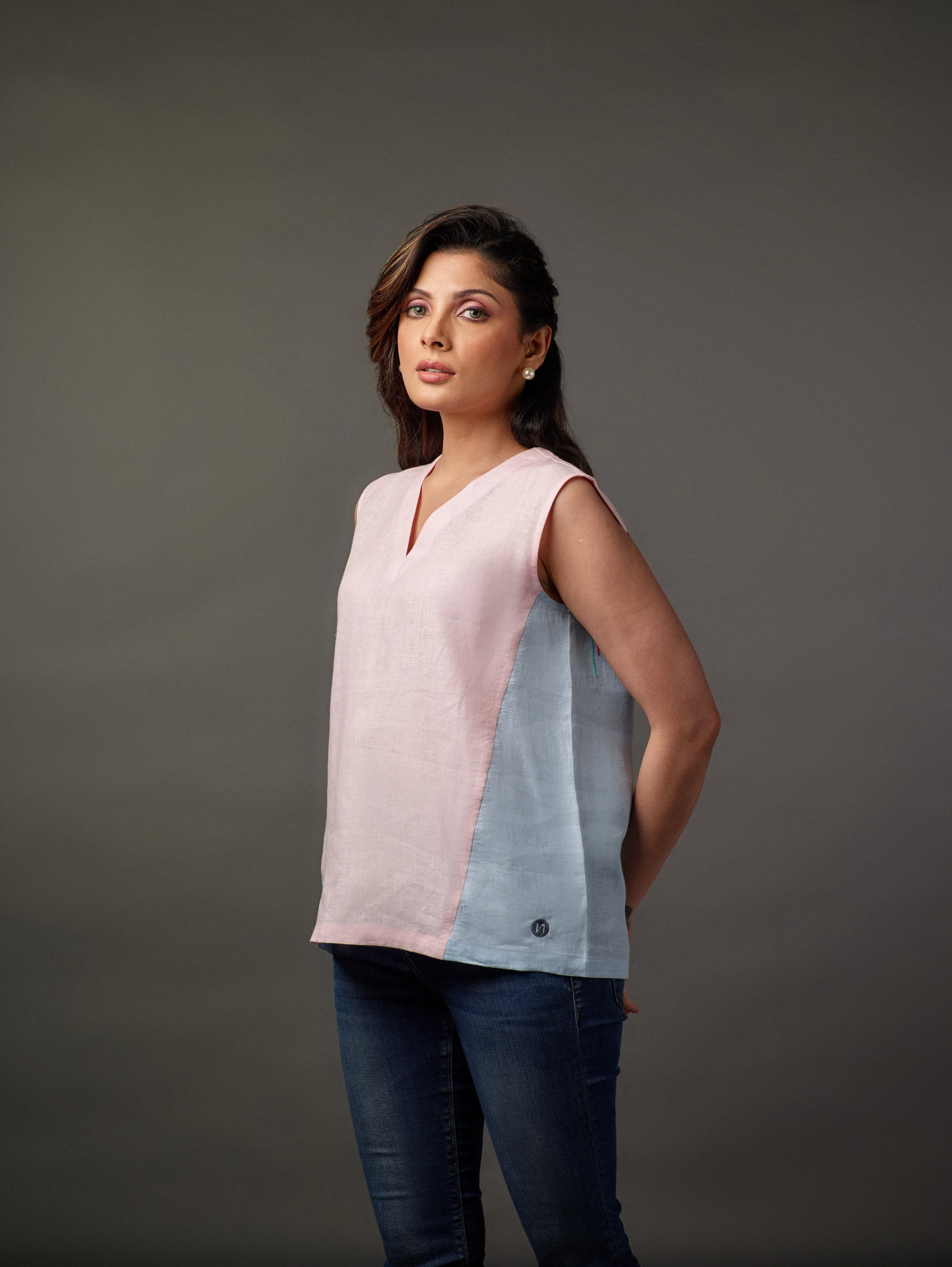 Sleeveless V-neck Linen top