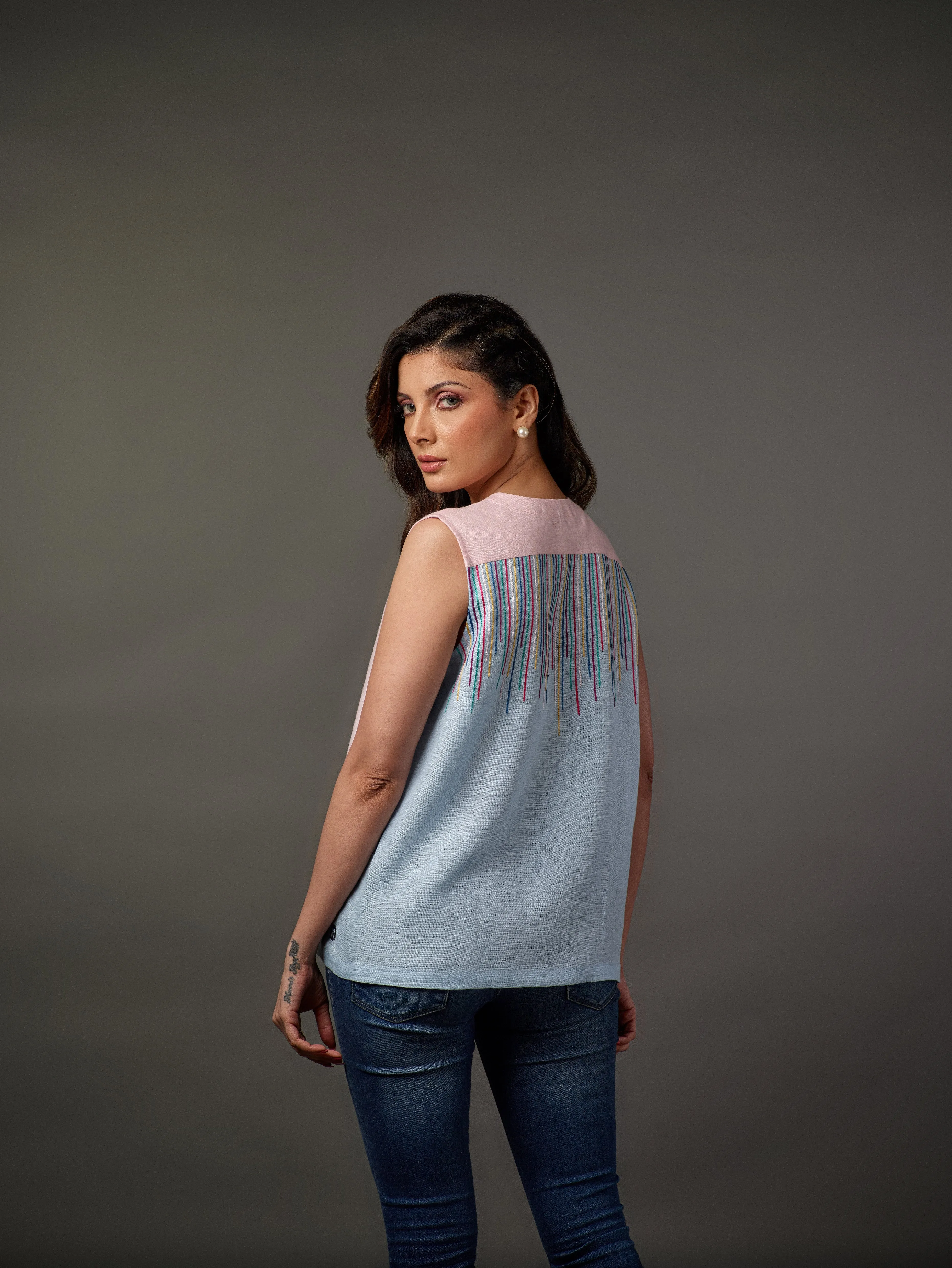 Sleeveless V-neck Linen top